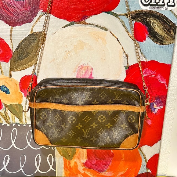 Louis Vuitton Vintage Brown and Tan Monogram Shoulder Bag - Picture 6 of 13